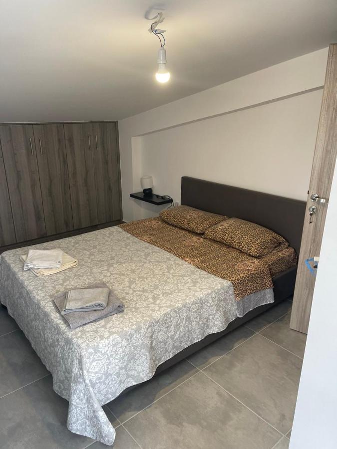 Airport View Apartment *