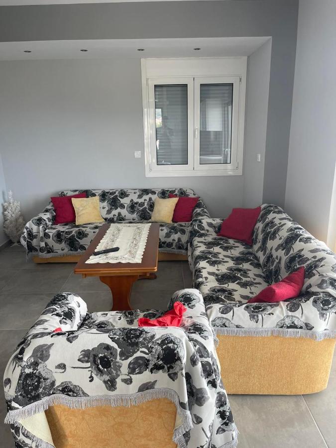 Airport View Apartment *